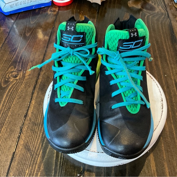 Under Armour Other - Under Armour Kids Sneakers - Black and Green great condition.